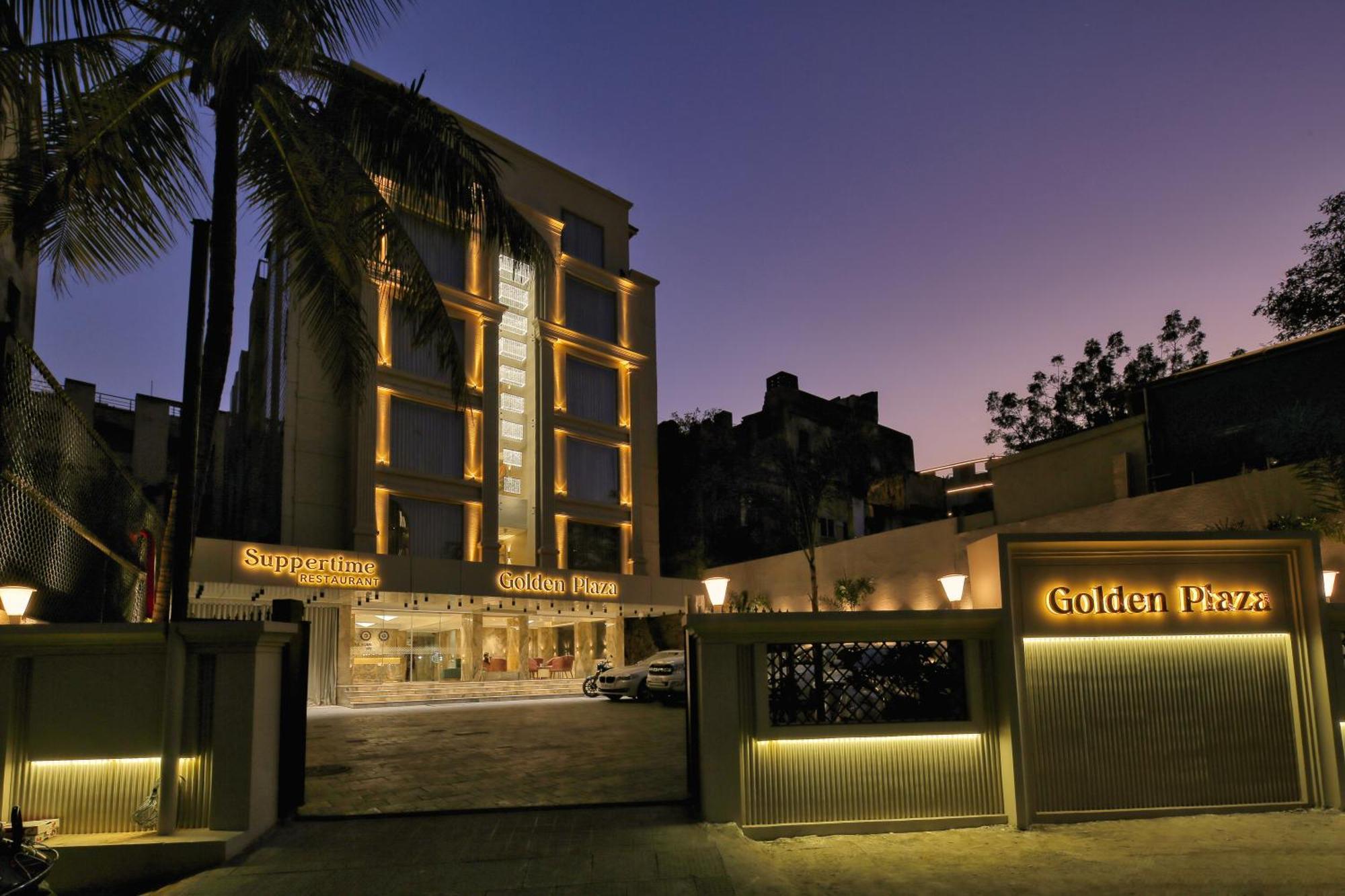 Отель Golden Plaza Ахмедабад Экстерьер фото